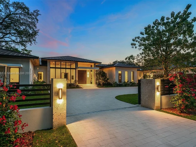 5996 SW 102nd St, Pinecrest FL 33156