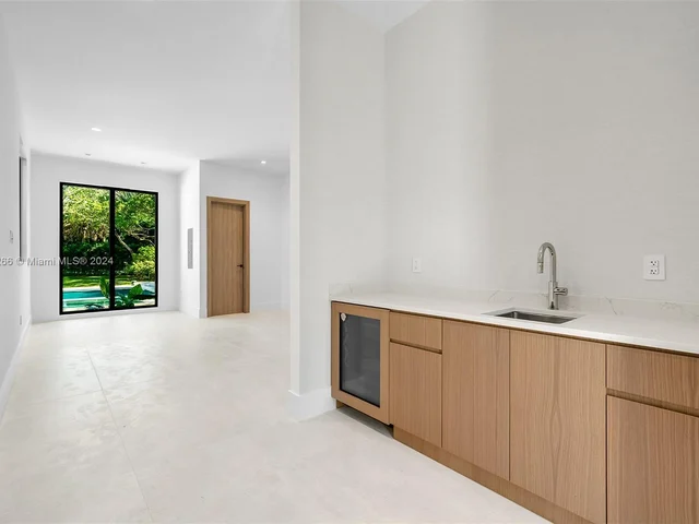 5996 SW 102nd St, Pinecrest FL 33156