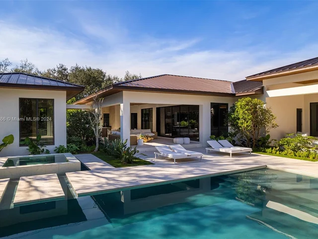 5996 SW 102nd St, Pinecrest FL 33156