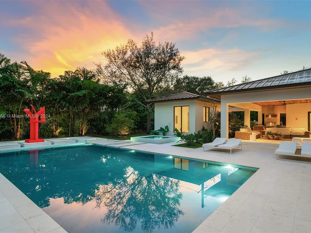 5996 SW 102nd St, Pinecrest FL 33156