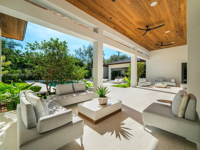 5996 SW 102nd St, Pinecrest FL 33156