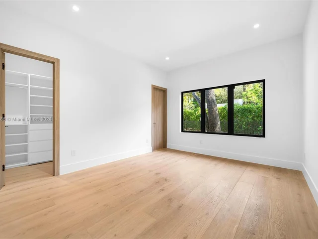 5996 SW 102nd St, Pinecrest FL 33156