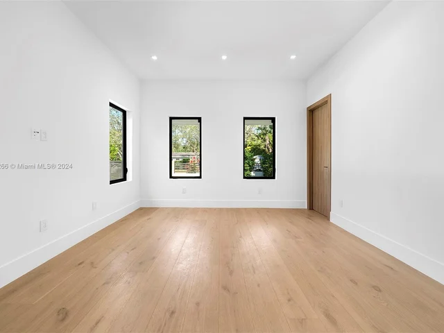 5996 SW 102nd St, Pinecrest FL 33156