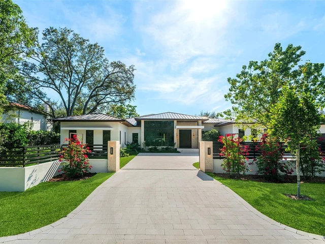 5996 SW 102nd St, Pinecrest FL 33156