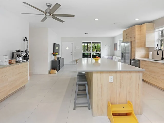 927 N 14th Ave, Hollywood FL 33020