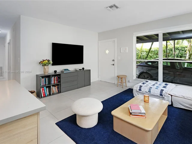 927 N 14th Ave, Hollywood FL 33020