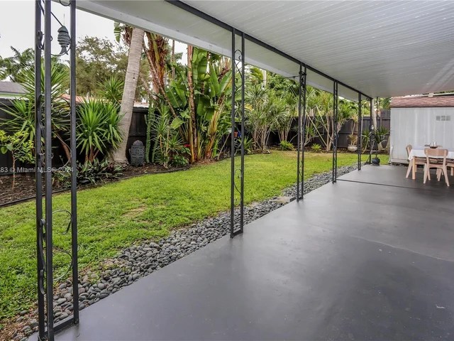 927 N 14th Ave, Hollywood FL 33020