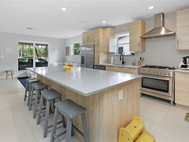 927 N 14th Ave, Hollywood FL 33020