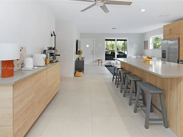 927 N 14th Ave, Hollywood FL 33020