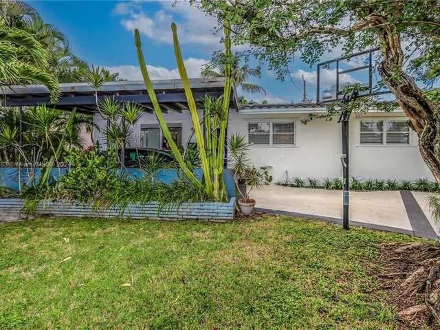 927 N 14th Ave, Hollywood FL 33020