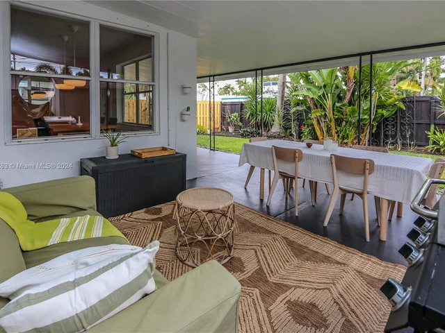 927 N 14th Ave, Hollywood FL 33020