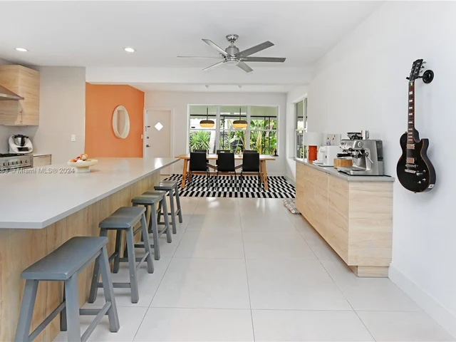 927 N 14th Ave, Hollywood FL 33020