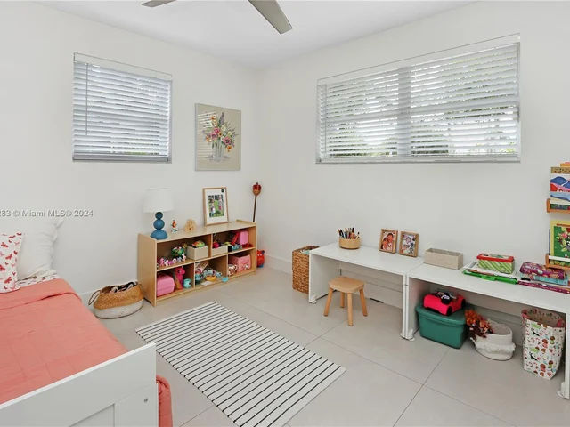 927 N 14th Ave, Hollywood FL 33020