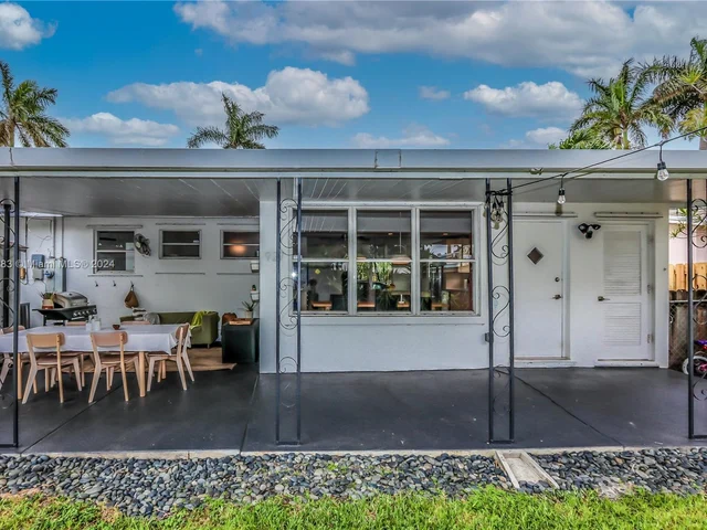 927 N 14th Ave, Hollywood FL 33020