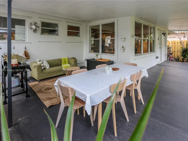 927 N 14th Ave, Hollywood FL 33020