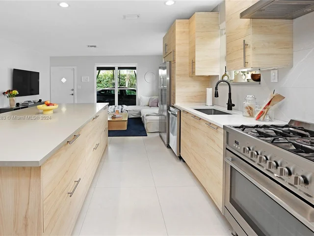 927 N 14th Ave, Hollywood FL 33020