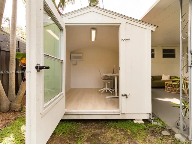 927 N 14th Ave, Hollywood FL 33020