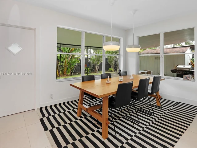 927 N 14th Ave, Hollywood FL 33020