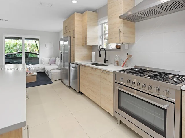 927 N 14th Ave, Hollywood FL 33020