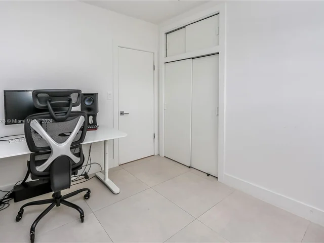 927 N 14th Ave, Hollywood FL 33020