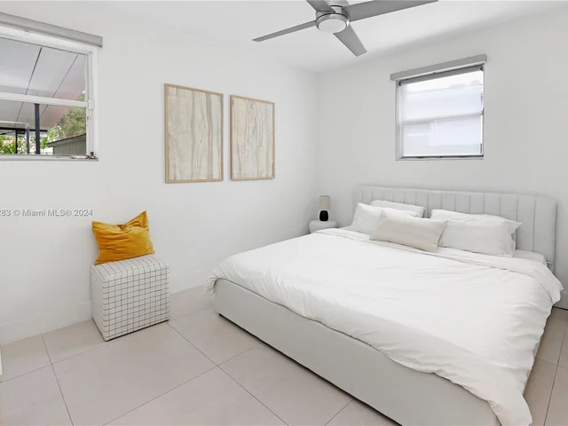 927 N 14th Ave, Hollywood FL 33020