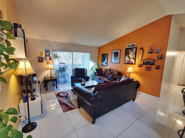 7620 Westwood Dr # 216, Tamarac FL 33321