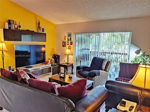 7620 Westwood Dr # 216, Tamarac FL 33321