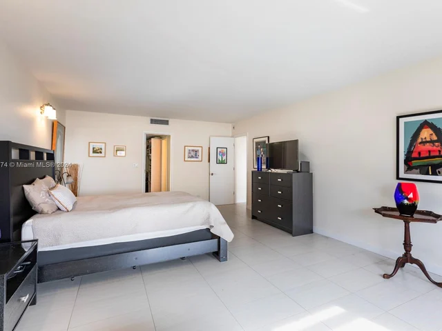 1800 NE 114th St # 607, Miami FL 33181