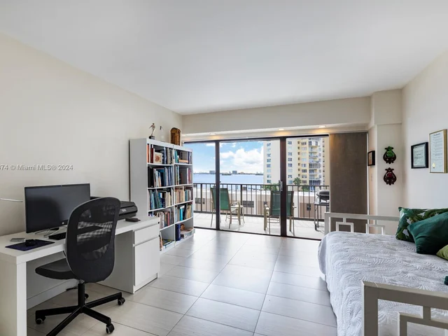 1800 NE 114th St # 607, Miami FL 33181