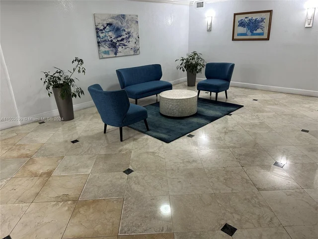 1000 Parkview Dr # 1025, Hallandale Beach FL 33009