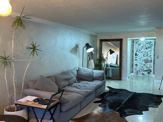 1000 Parkview Dr # 1025, Hallandale Beach FL 33009