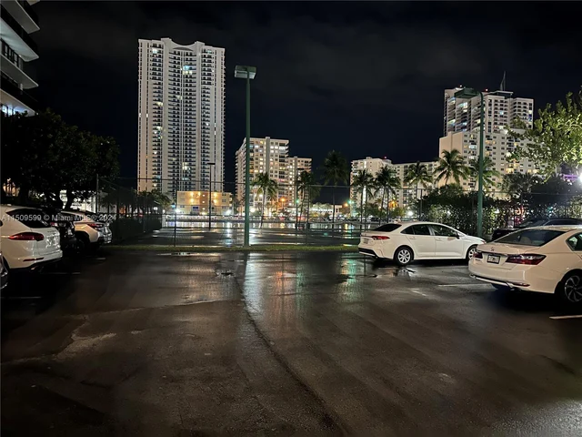 1000 Parkview Dr # 1025, Hallandale Beach FL 33009