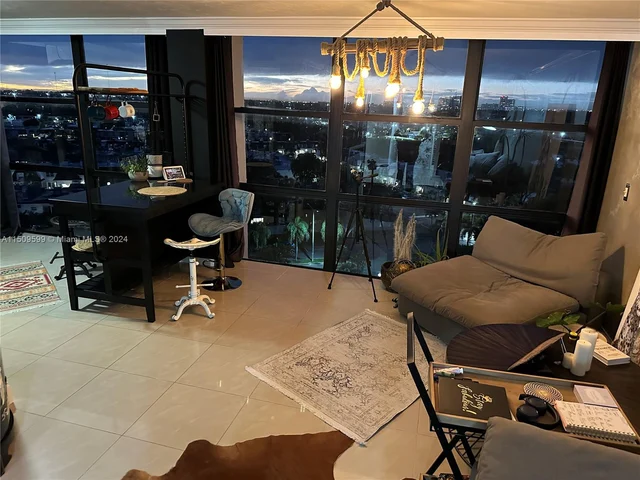 1000 Parkview Dr # 1025, Hallandale Beach FL 33009