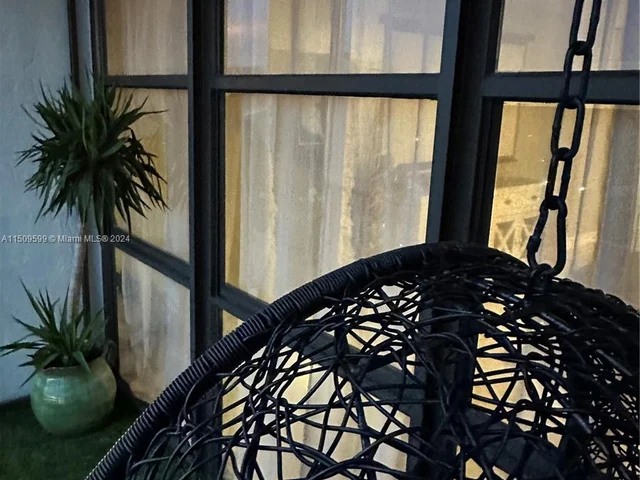 1000 Parkview Dr # 1025, Hallandale Beach FL 33009