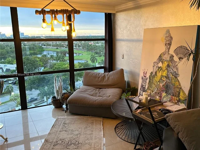 1000 Parkview Dr # 1025, Hallandale Beach FL 33009