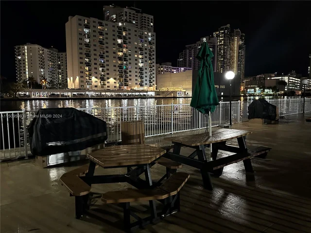 1000 Parkview Dr # 1025, Hallandale Beach FL 33009