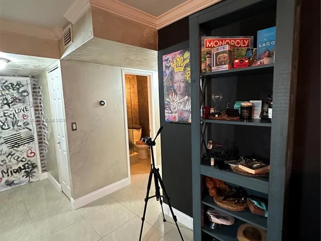 1000 Parkview Dr # 1025, Hallandale Beach FL 33009