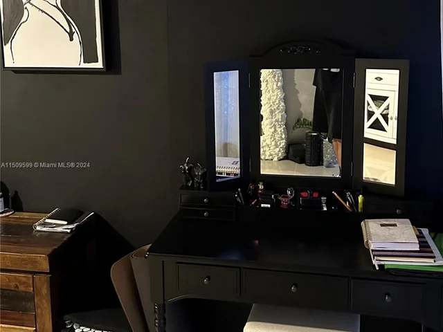 1000 Parkview Dr # 1025, Hallandale Beach FL 33009