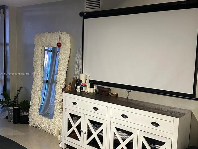 1000 Parkview Dr # 1025, Hallandale Beach FL 33009