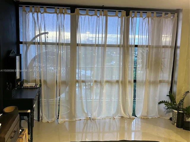 1000 Parkview Dr # 1025, Hallandale Beach FL 33009