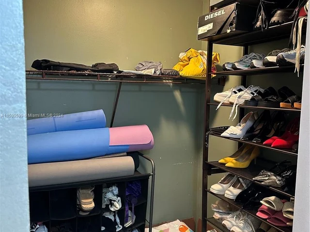 1000 Parkview Dr # 1025, Hallandale Beach FL 33009