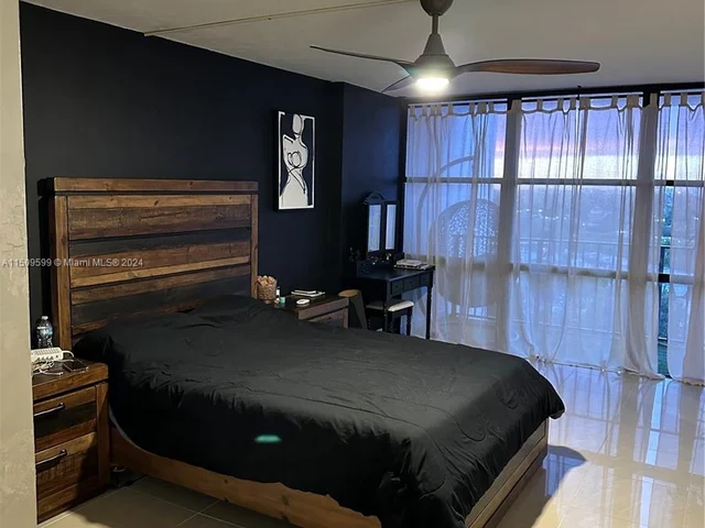 1000 Parkview Dr # 1025, Hallandale Beach FL 33009