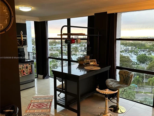 1000 Parkview Dr # 1025, Hallandale Beach FL 33009