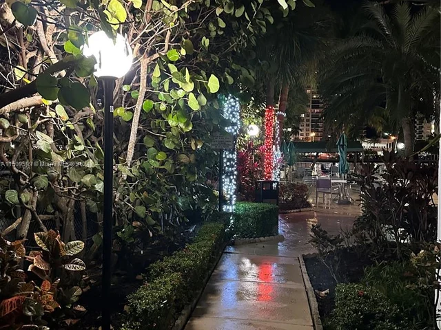 1000 Parkview Dr # 1025, Hallandale Beach FL 33009