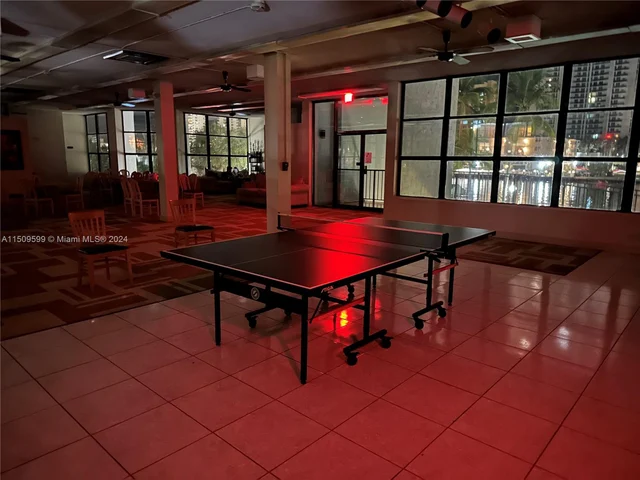 1000 Parkview Dr # 1025, Hallandale Beach FL 33009