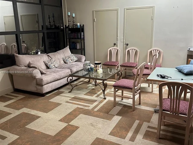 1000 Parkview Dr # 1025, Hallandale Beach FL 33009