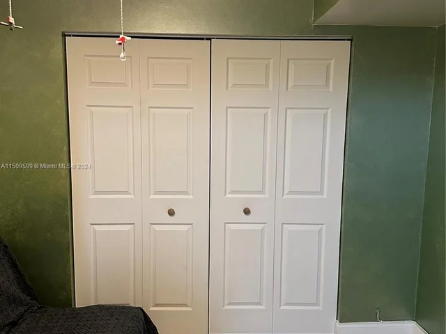 1000 Parkview Dr # 1025, Hallandale Beach FL 33009