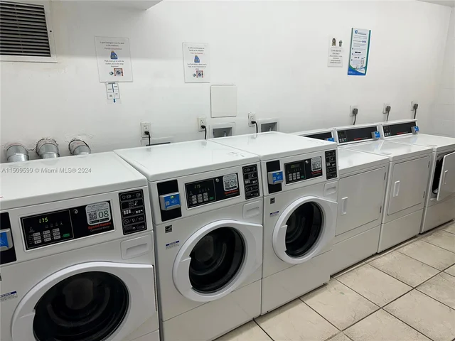 1000 Parkview Dr # 1025, Hallandale Beach FL 33009