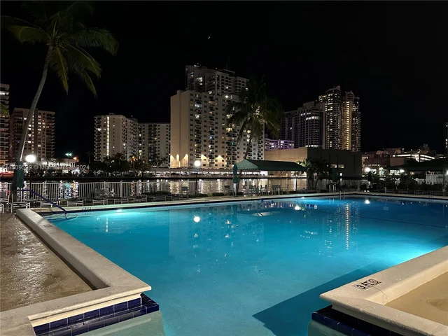 1000 Parkview Dr # 1025, Hallandale Beach FL 33009