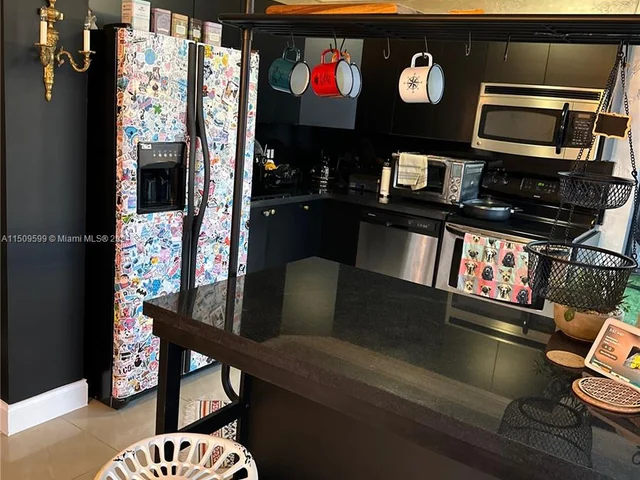 1000 Parkview Dr # 1025, Hallandale Beach FL 33009